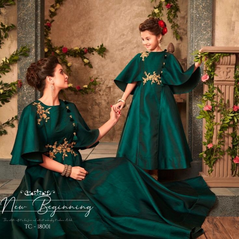 Gown - Picture 3 of 6